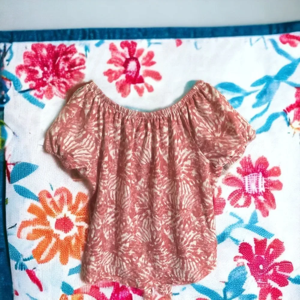 Girl's Soft Pink and White Patterned Top with Puff Sleeves